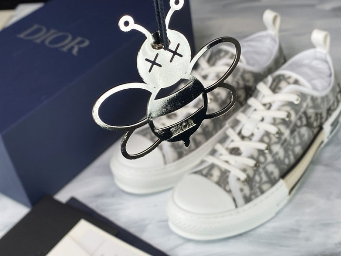 b23 oblique low top sneaker