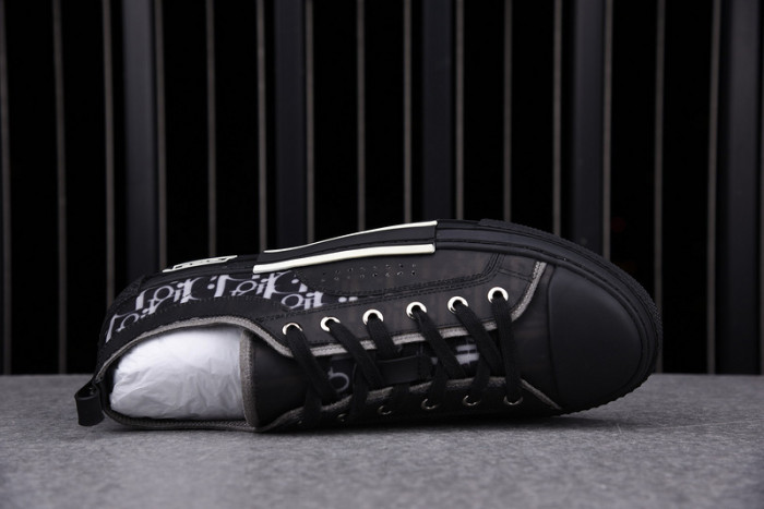 b23 oblique low-top sneaker