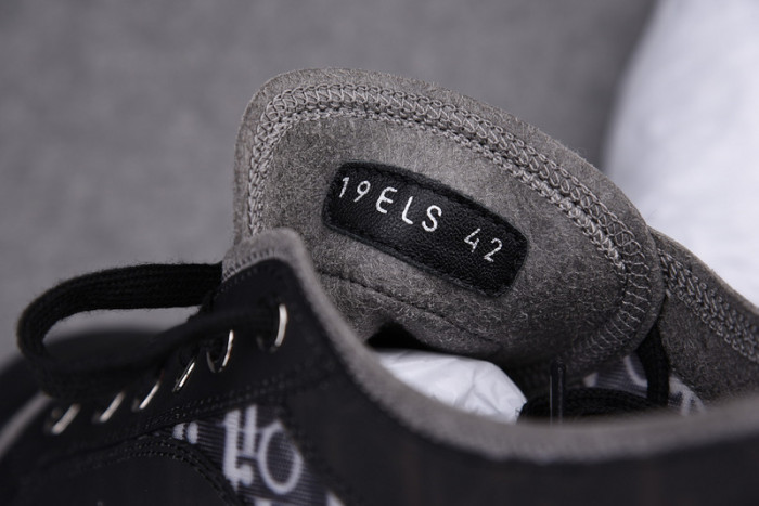 b23 oblique low-top sneaker