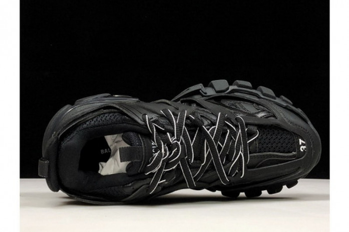 balen wmns track trainer 