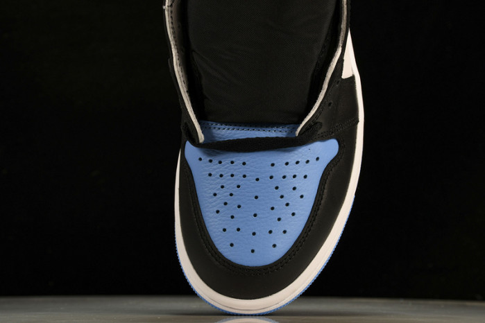 air jordan 1 high og “university blue”