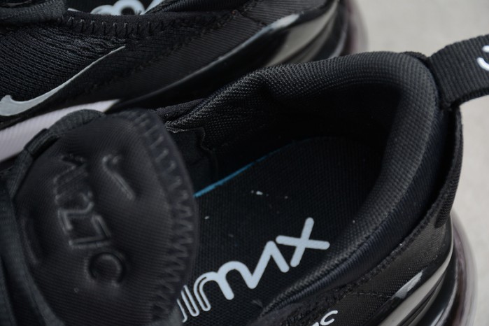 Nike Air Max 270 in black/white AH8050-002