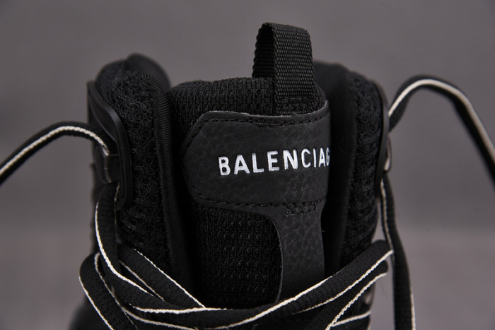 balen track hike sneaker 654867-w3cp3-1000