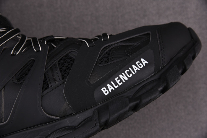 balen track hike sneaker 654867-w3cp3-1000