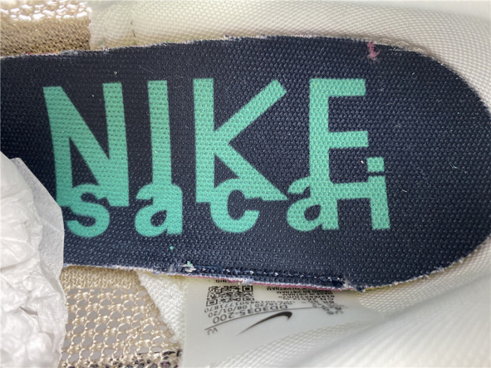 sacai x nike regasus vaporrly sp beige purplish red grass green bv0073-102