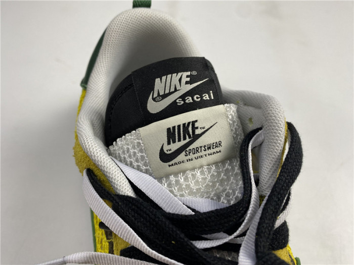 nike vaporwaffle sacai tour yellow stadium green cv1363-700