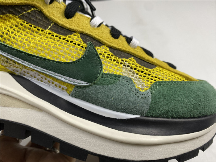 nike vaporwaffle sacai tour yellow stadium green cv1363-700