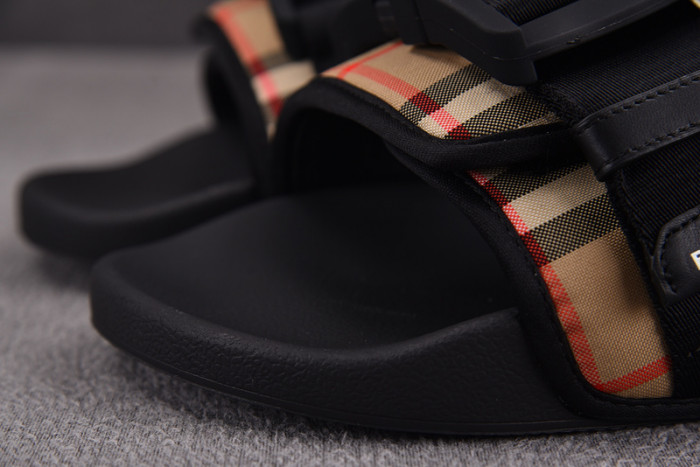 BURBER*Y Sandal 4