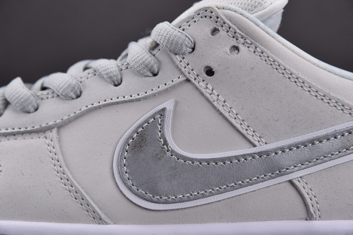 nike sb dunk low white lobster