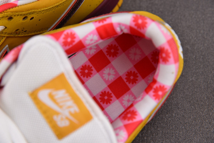 nike sb dunk low yellow lobster