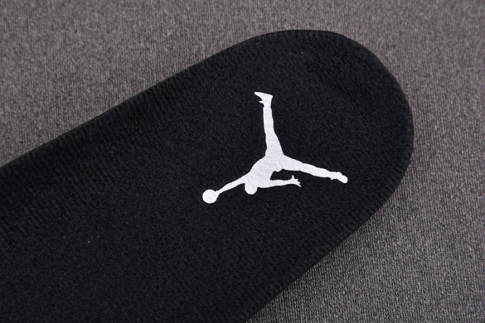 jordan 4 retro thunder (2023)