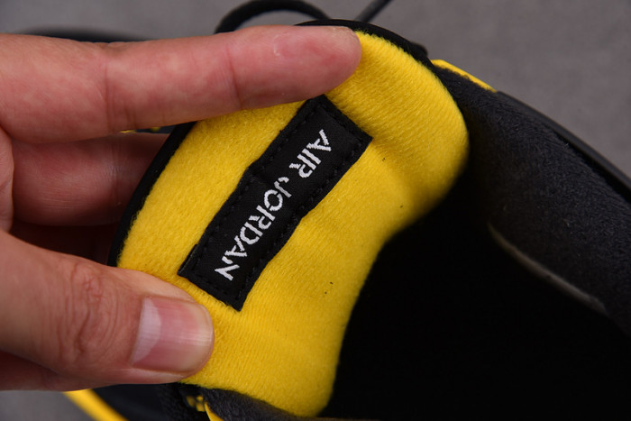 jordan 4 retro thunder (2023)