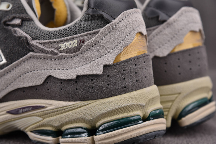 new balance 2002r protection pack rain cloud