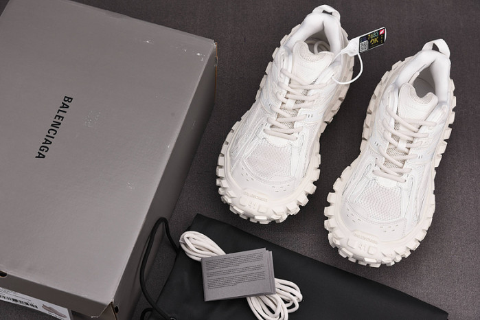 Ba*len*cia*ga defender white