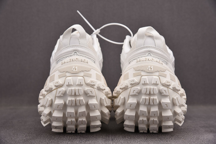 Ba*len*cia*ga defender white