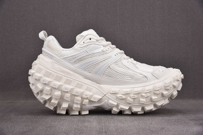 Ba*len*cia*ga defender white