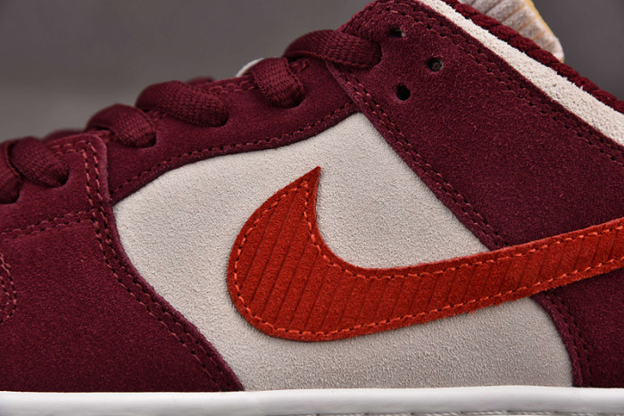 skate like a girl x nike sb dunk low