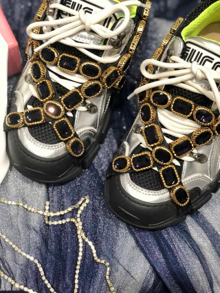 G*u*i1 flashtrek sneaker