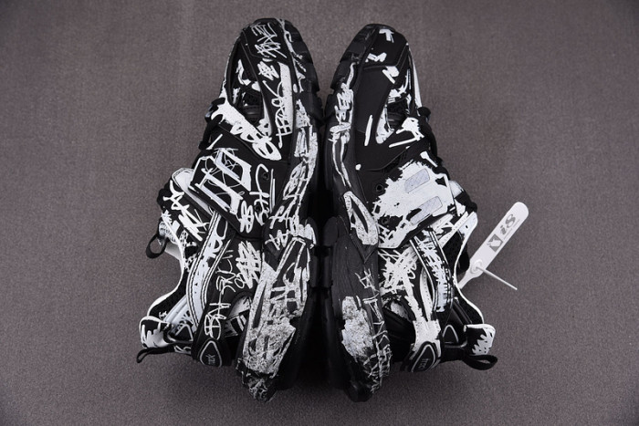 balen track graffiti black