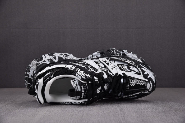 balen track graffiti black