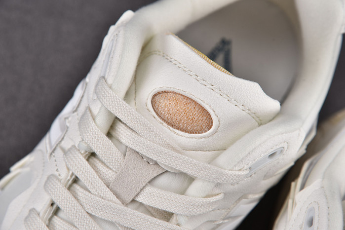 new balance 2002r“refined future