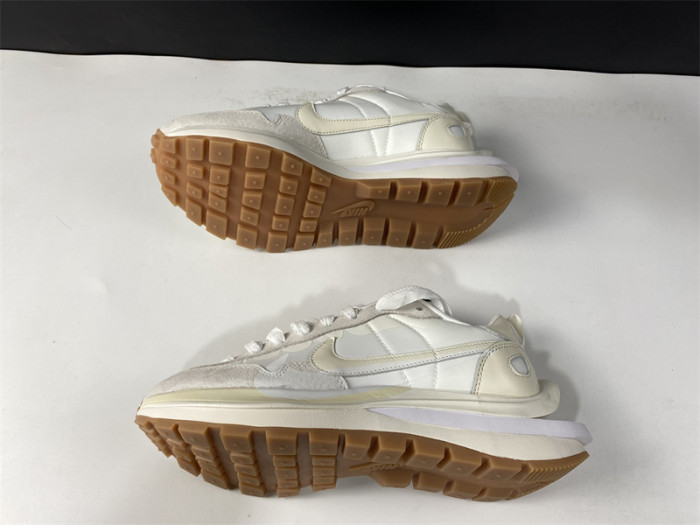 sacai x nike vaporwaffle white dd1875-100
